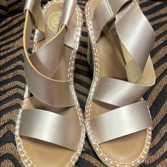 SO Rose Gold Wedge Sandals with Crisscross Straps - Picture 5 of 7